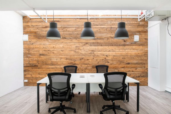 Property at 40 Bowling Green Lane, London EC1R 0NE